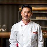 Chef Li Wei dans la cuisine